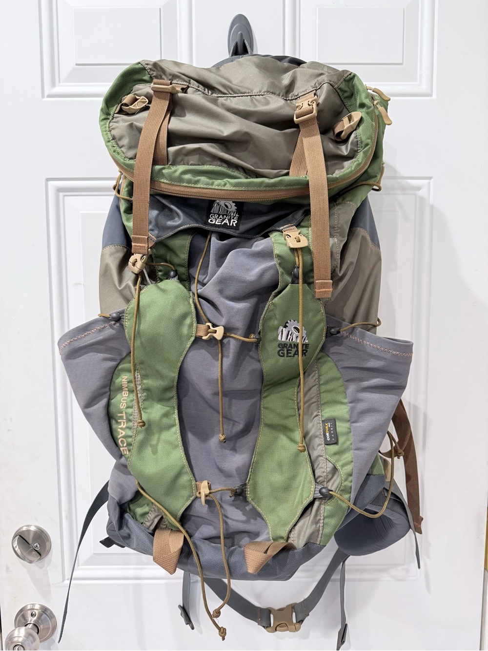 Granite Gear Nimbus Trace Green and Gray Hiking Backpack Mens M-EUC